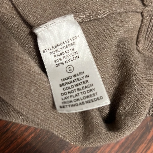 Sweet Cyrus Sweater size Small - Picture 5 of 5